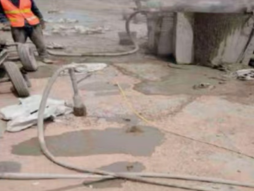 土默特左水泥混凝土路面板底注浆技术 路面脱空注浆整治方案